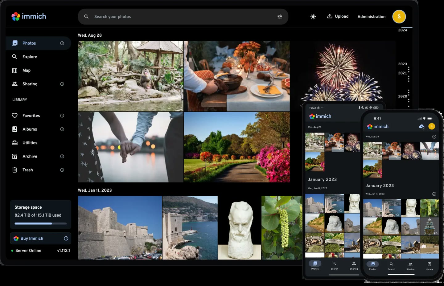 Photo timeline with automatic organization by date, location and people